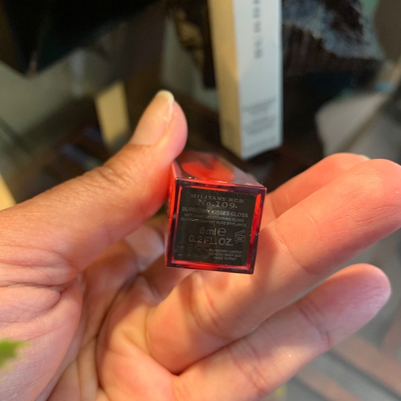 Authentic BURBERRY 6ml military red lip gloss NIB - Picture 4 of 9